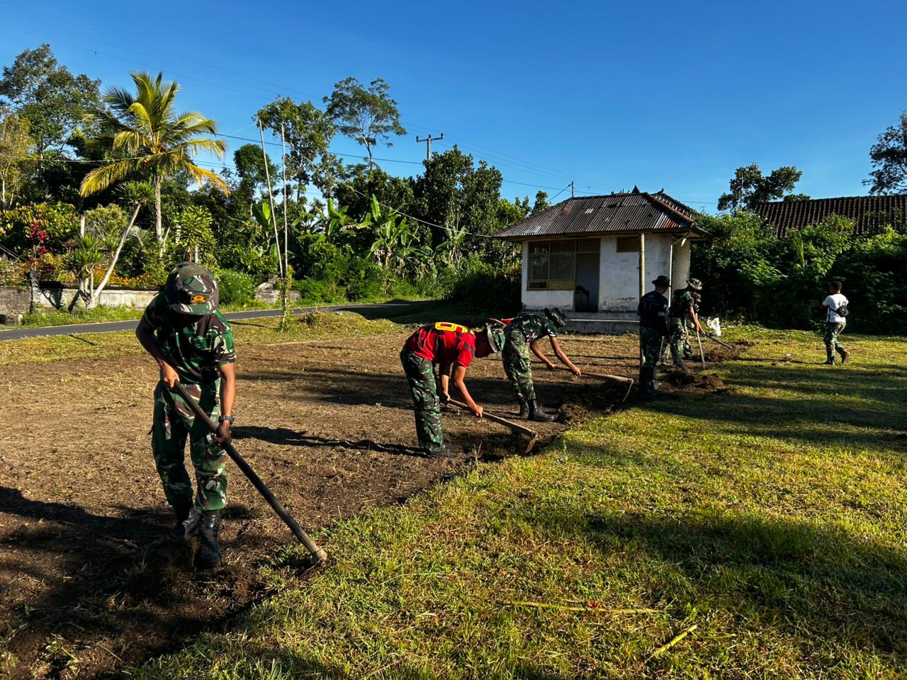 TMMD Karangasem Bangun Lapangan Voli, Wujudkan Kebersamaan dan Fasilitas Pemuda