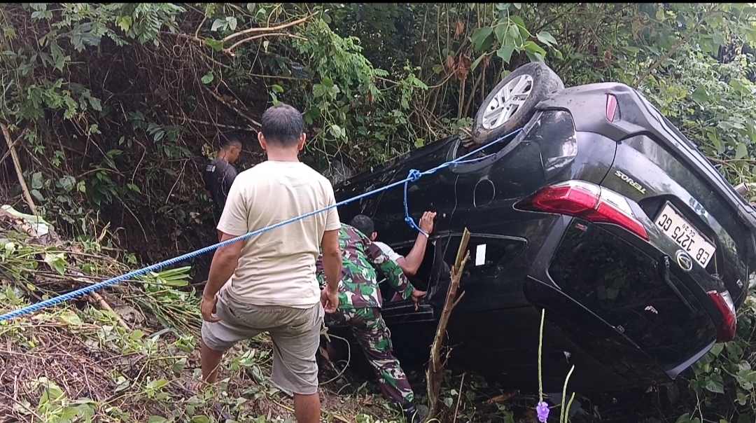 Respons Cepat TNI, Korban Kecelakaan di Jalur Provinsi Berhasil Dievakuasi