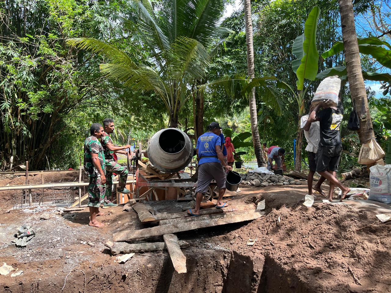Sinergi TNI–Rakyat Percepat Pembangunan Jembatan Gantung di Dusun Blawuk