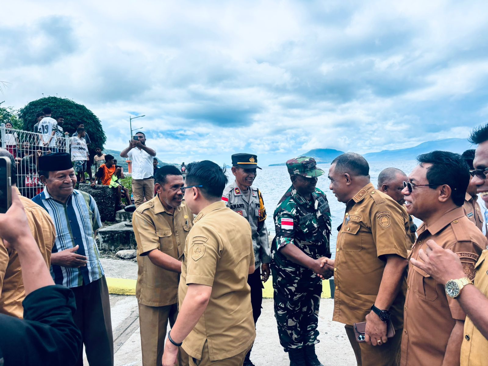 TNI Hadiri Perayaan 100 Tahun Injil Masuk di Warsalelang, Perkuat Kebersamaan Umat