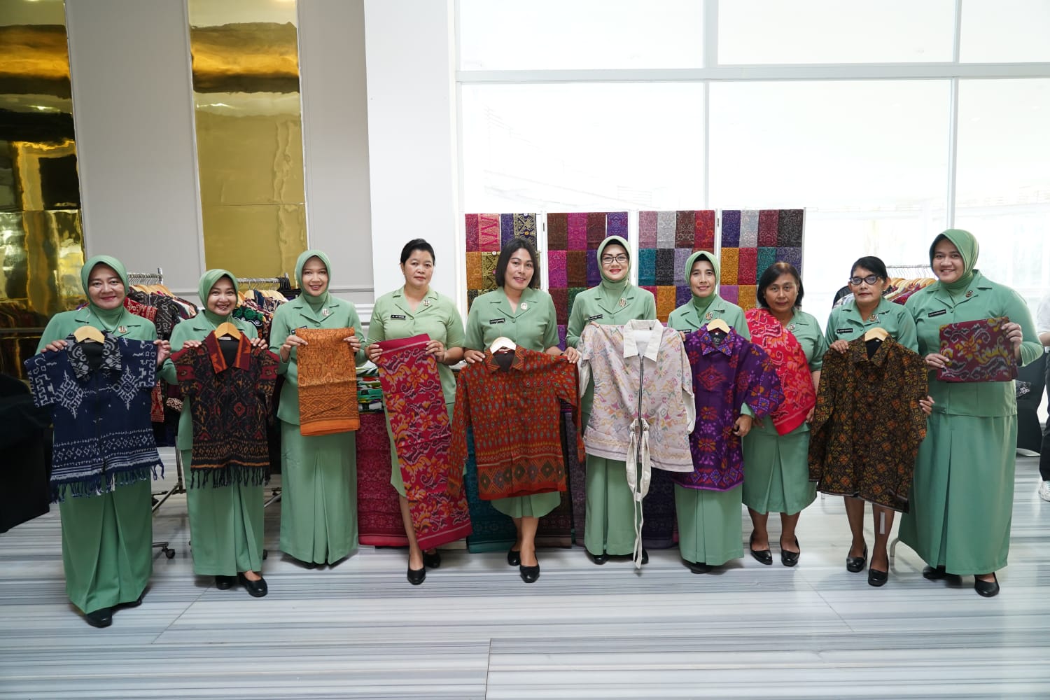“Endek Bangkit di Persit Bisa 2! Jegeg Tri Busana Hadirkan Pesona Tradisi Bali dalam Gaya Fashion Masa Kini yang Memikat Dunia”