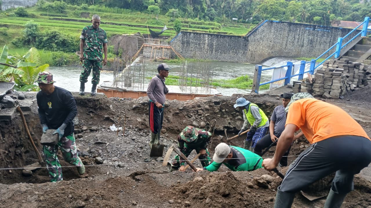 Progres 20 Persen, Jembatan Perintis Garuda di Seririt Dikebut TNI dan Warga