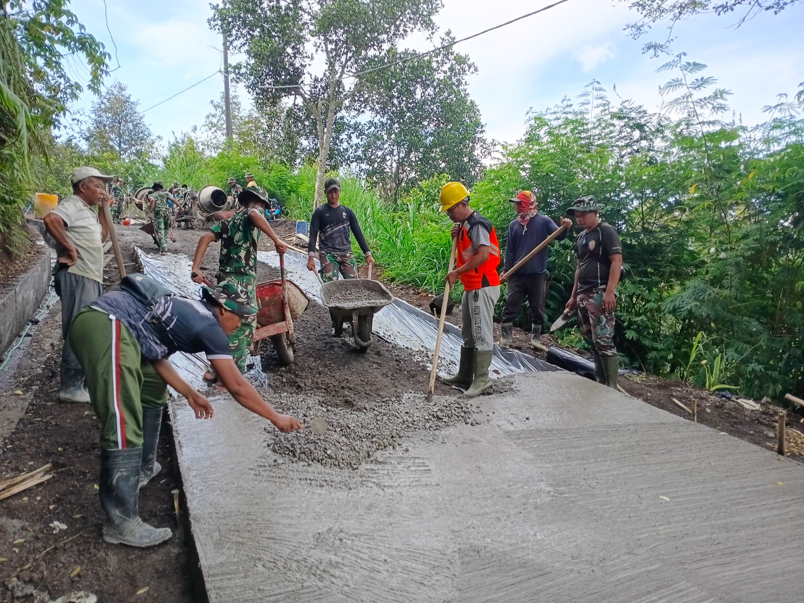 TMMD ke-128 Karangasem Digenjot, Jalan Rabat Beton 1,45 Km Perkuat Akses Warga Desa