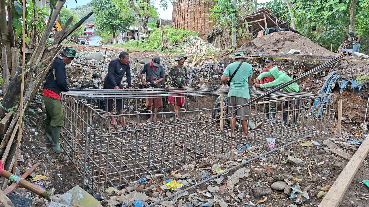 Babinsa Nowa Pimpin Gotong Royong, Jembatan Garuda Kian Kokoh dan Progresif