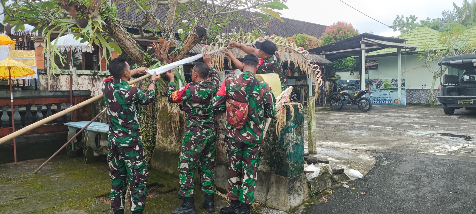 Koramil Klungkung Gotong Royong Songsong Piodalan