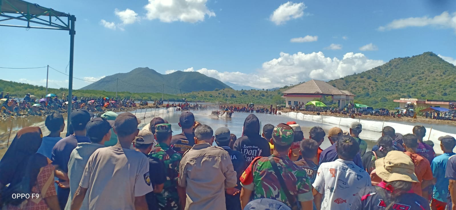 Dukungan TNI dalam Pelestarian Budaya Barapan Kerbau di Poto Tano