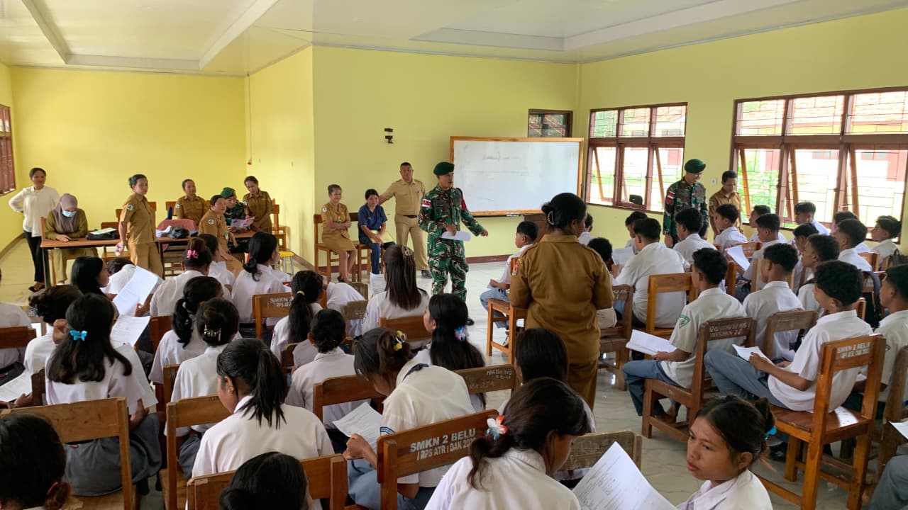 Yonarmed 12 Kostrad Bersama Puskesmas Hadirkan Layanan Kesehatan di SMK N 2 Belu