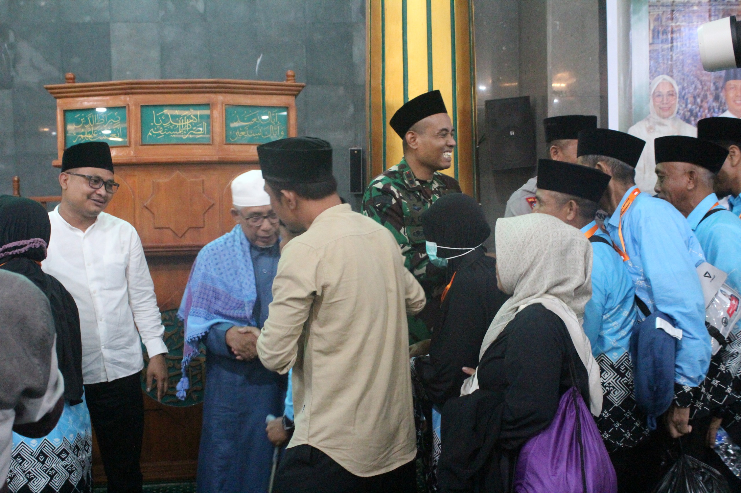 Dandim 1628/SB Bersama Forkopimda Lepas Jamaah Haji di Masjid Agung Taliwang