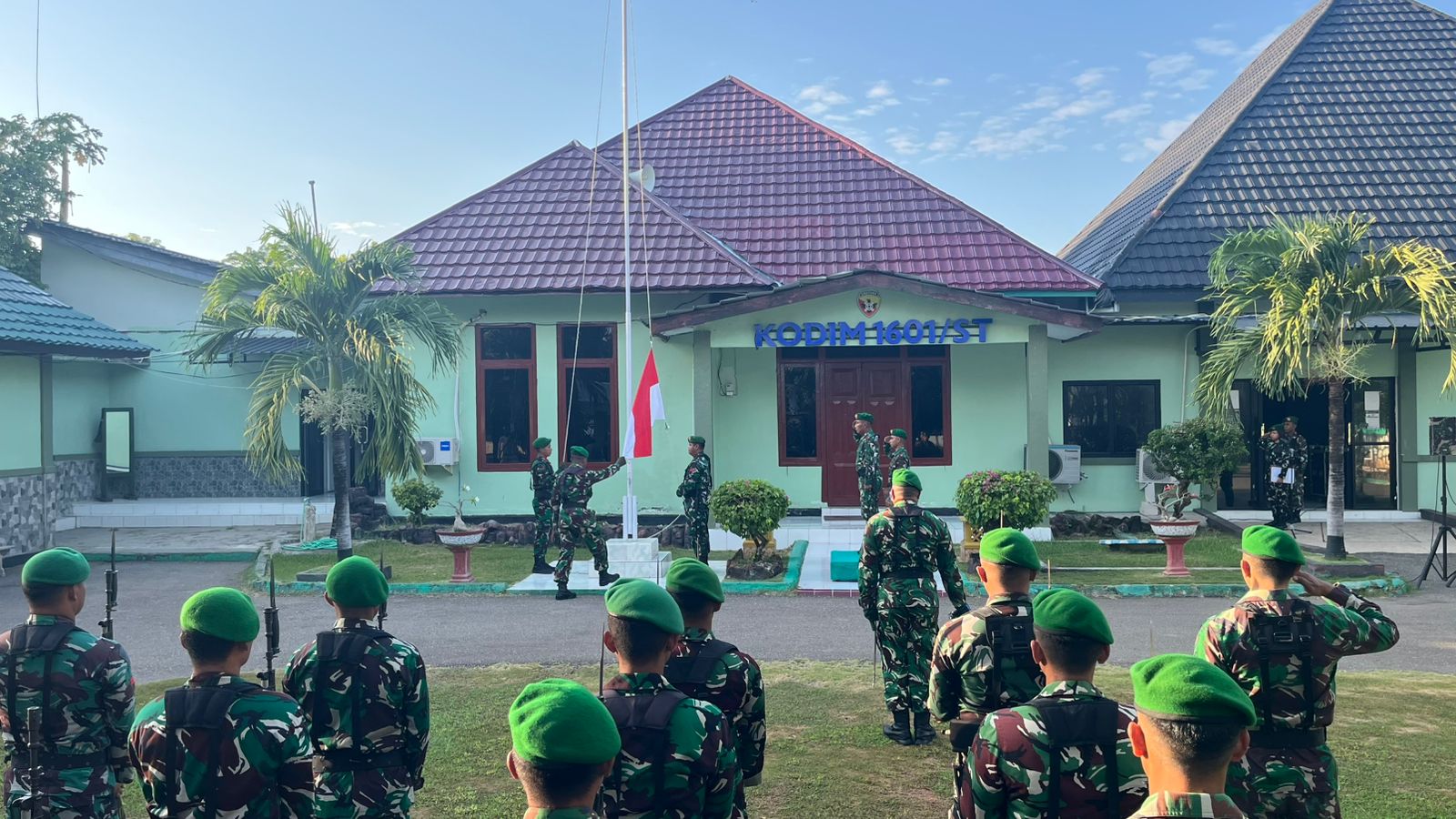Kodim 1601/Sumba Timur Gelar Upacara Bendera Rutin, Wujudkan Disiplin dan Nasionalisme Prajurit