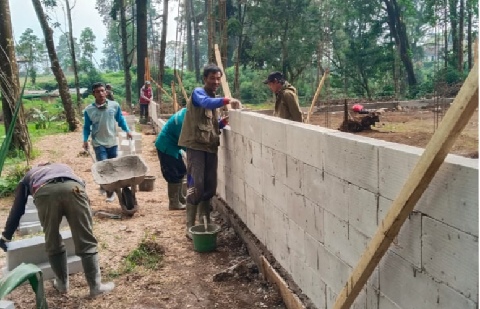 Danramil Bersama Babinsa Monitor Pembangunan Kantor Koperasi KDMP Desa Santosa