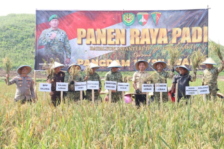 Pangdam III/Siliwangi Tutup Rangkaian Kunker dengan Panen Raya dan Pesan Patriotisme untuk Prajurit di Lebak