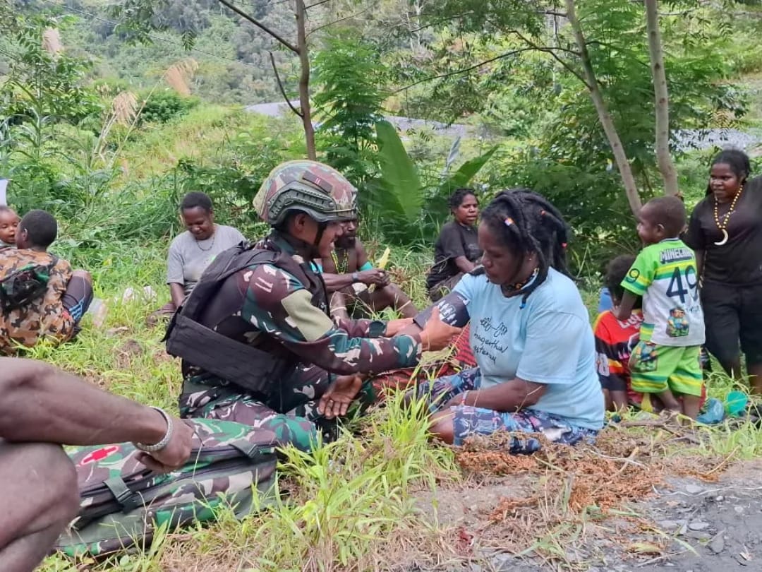 Pengobatan Gratis Satgas Yonif 743/PSY Jadi Harapan bagi Masyarakat  Pedalaman Papua