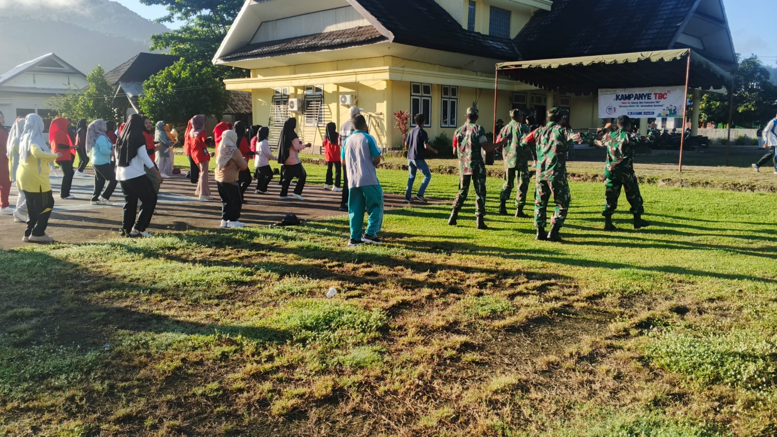 Sinergi TNI dan Tenaga Kesehatan, Kampanye TBC Digelar di Kecamatan Brang Rea
