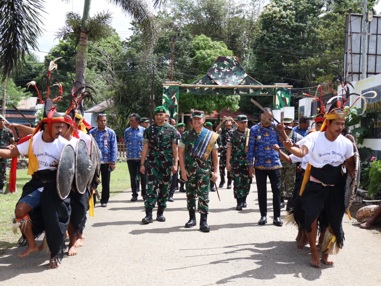 Dandim 1613/Sumba Barat Dampingi Pangdam IX/Udayana Kunjungi Yon TP 930/Toda Tebi