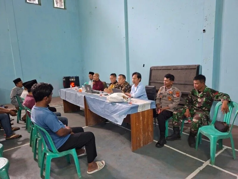 Babinsa Koramil 2202/Palabuhanratu Hadiri Rapat Bersama BUMDes dan Karang Taruna di Desa Tonjong