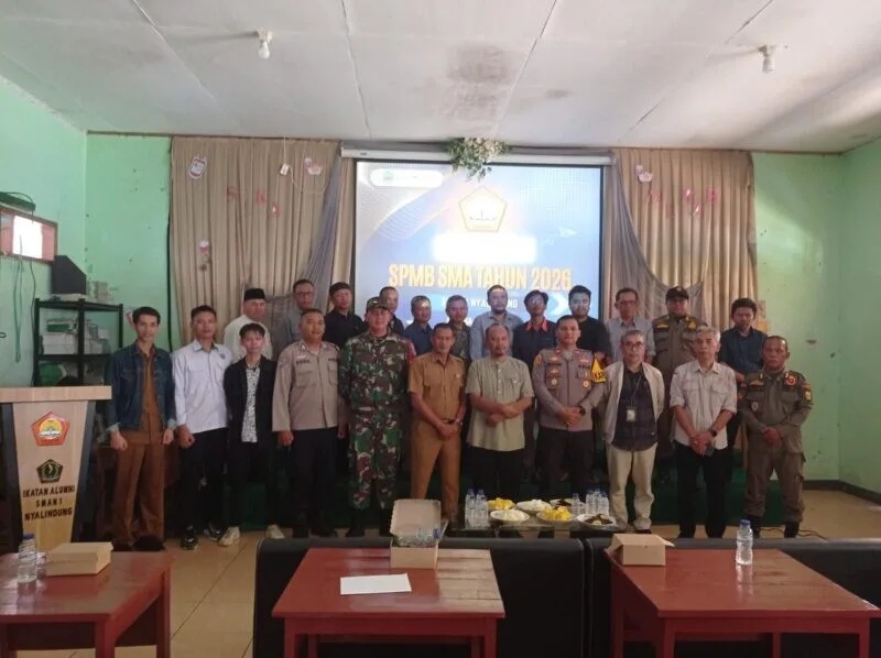 Babinsa Desa Kertaangsana Hadiri Sosialisasi SPMB di SMAN 1 Nyalindung