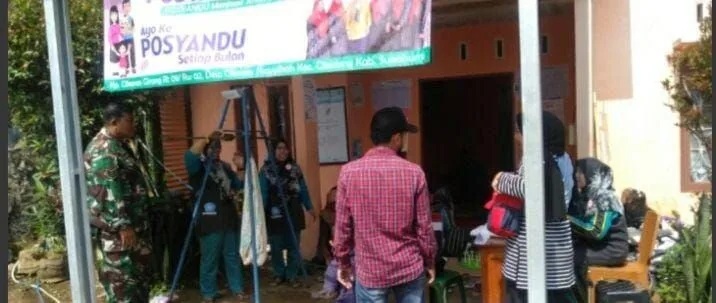 Babinsa Koramil 2204/Cikidang Laksanakan Pendampingan Kegiatan Posyandu di Desa Cikarae Thoyibah