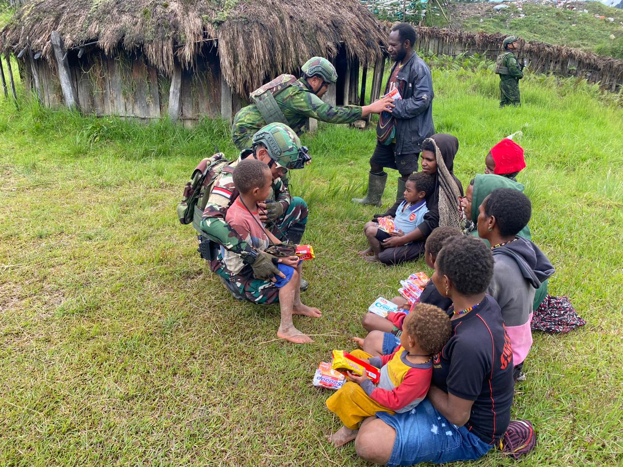 Menembus Batas di Ujung Negeri, Bakti Heroik dan Senyum Hangat Satgas Yonif 742/SWY untuk Papua