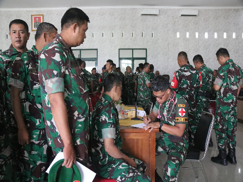 Kodim 0624/Kab. Bandung Bersama Denkesyah Garut Gelar Pemeriksaan Kesehatan Prajurit dan PNS
