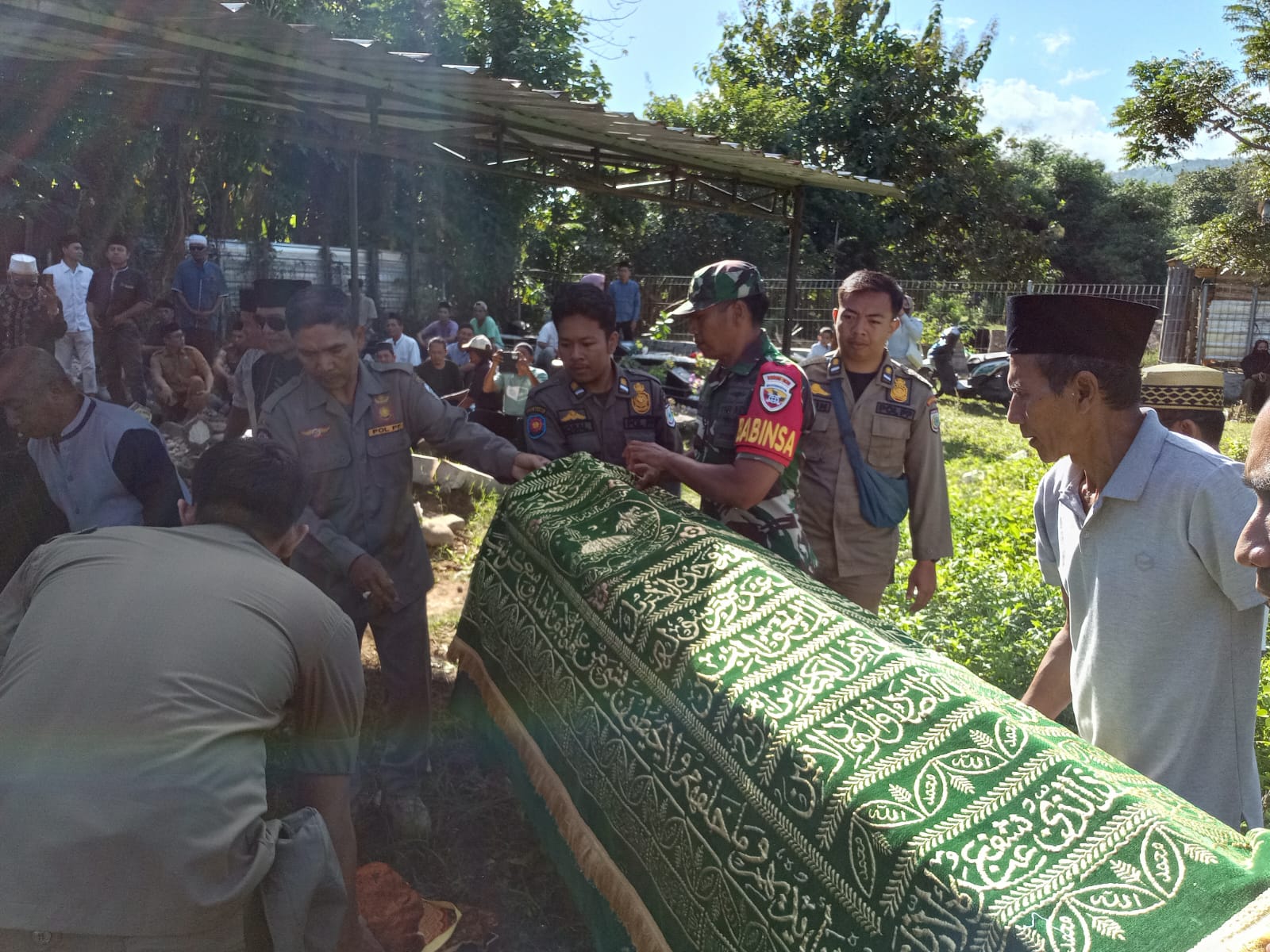 Pererat Silaturahmi Dengan Warga, Koramil 1628-01/Taliwang Hadir di Tengah Masyarakat Berduka