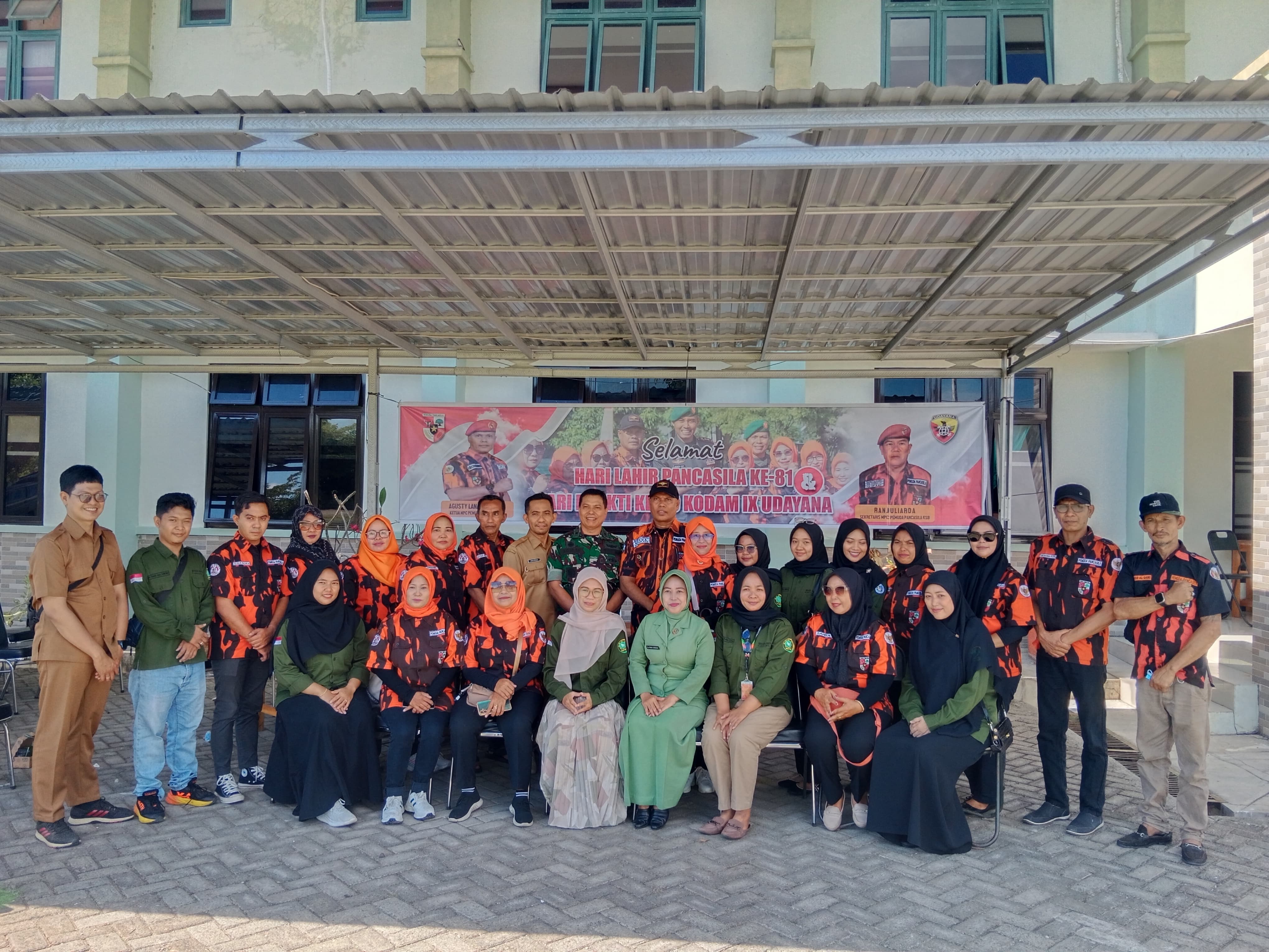 Sinergitas TNI, Polri dan Pemuda Pancasila Warnai Kegiatan Donor Darah di Makodim 1628/SB