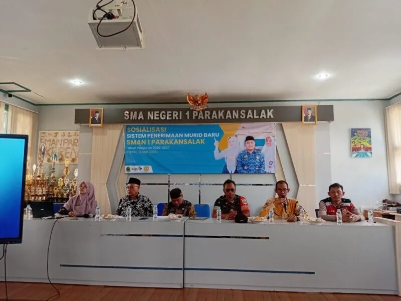Babinsa Koramil 2206/Parakansalak Hadiri Kegiatan Seleksi Penerimaan Murid Baru di SMAN 1 Parakansalak