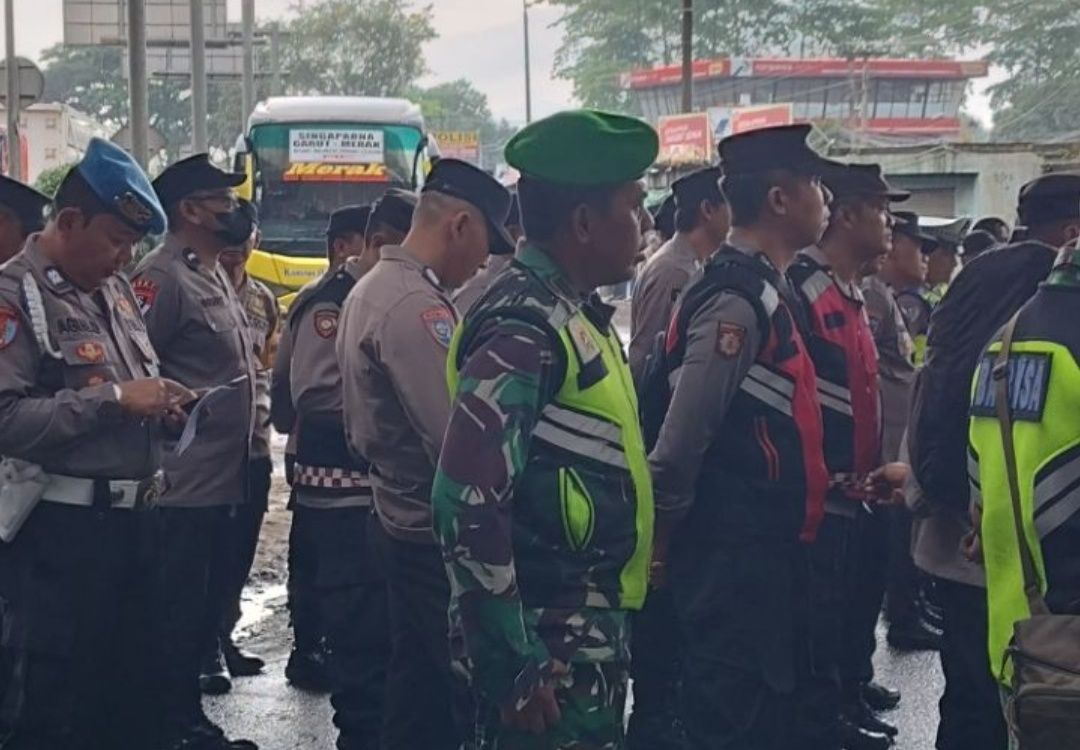 Amankan Euforia Persib, TNI Cilengkrang Jaga Ketertiban Cileunyi