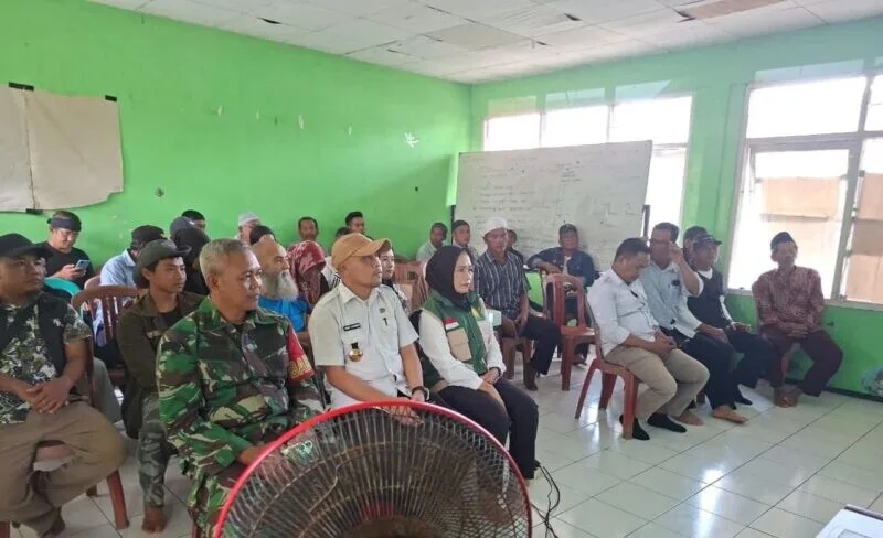 Babinsa Koramil 2202/Palabuhanratu Hadiri Rapat Di Kelurahan Palabuhanratu
