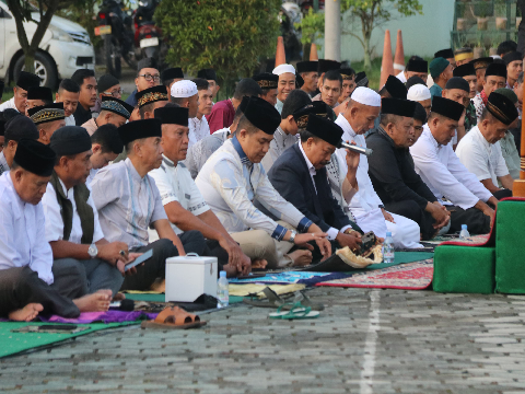 Jalin Kebersamaan, Dandim dan Keluarga Besar Kodim 0624 Gelar Sholat Idul Adha 1447 H