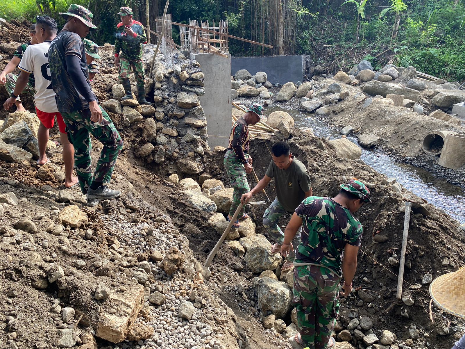 Pembangunan Jembatan Garuda di Karangasem Capai 54 Persen, TNI Kebut Akses Penghubung Warga