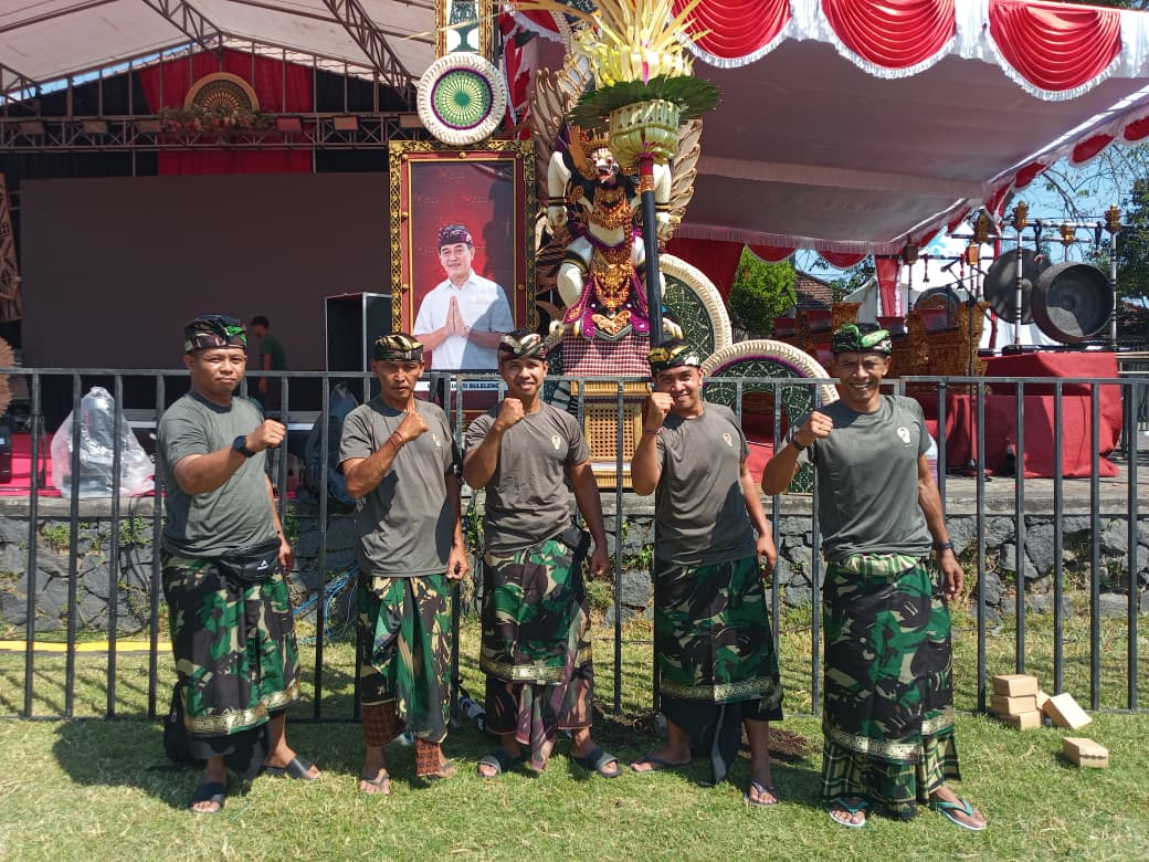 Pesona Seririt 2026: Puluhan Tim Ikuti Lomba Penjor Hias,Koramil 1609-03/Seririt Turut Ambil Bagian