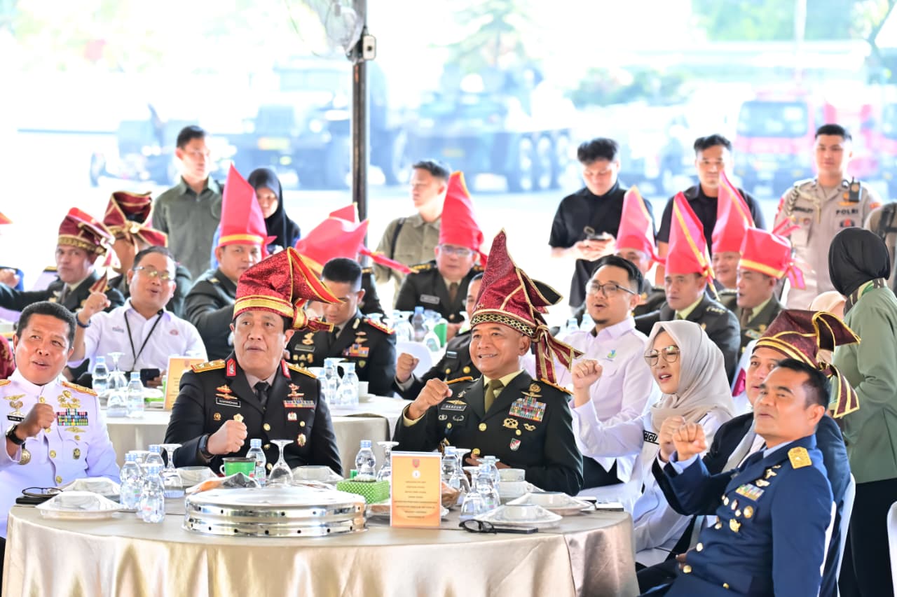 Pangdam XIV/Hsn Kobarkan Semangat Pengabdian: Prajurit Harus Hadir untuk Rakyat dalam Segala Kondisi