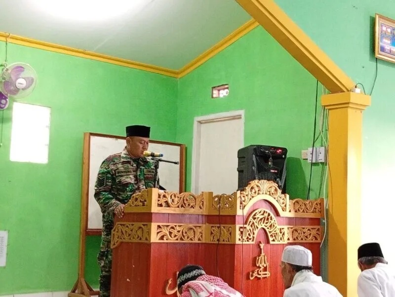 Babinsa Koramil 2208/Nyalindung Berikan Sambutan pada Pelaksanaan Sholat Idul Adha