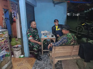 Kopka Ifan Herawan Babinsa Warudoyong Gelar Komsos dan Patroli Malam, Ajak Warga Tingkatkan Kepedulian Kamtibmas