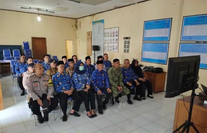 Babinsa Koramil 2208/Nyalindung Ikuti Upacara Hari Lahir Pancasila Secara Daring