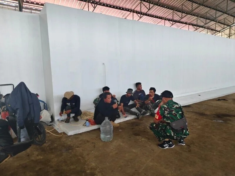 Babinsa Koramil 2206/Parakansalak Laksanakan Komsos dengan Warga Desa Bojonglongok
