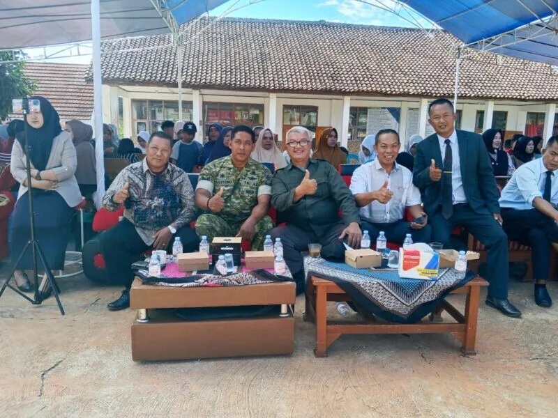 Babinsa Koramil 2215/Ciemas Hadiri Acara Kenaikan Kelas dan Kelulusan SMA Tunas Bangsa