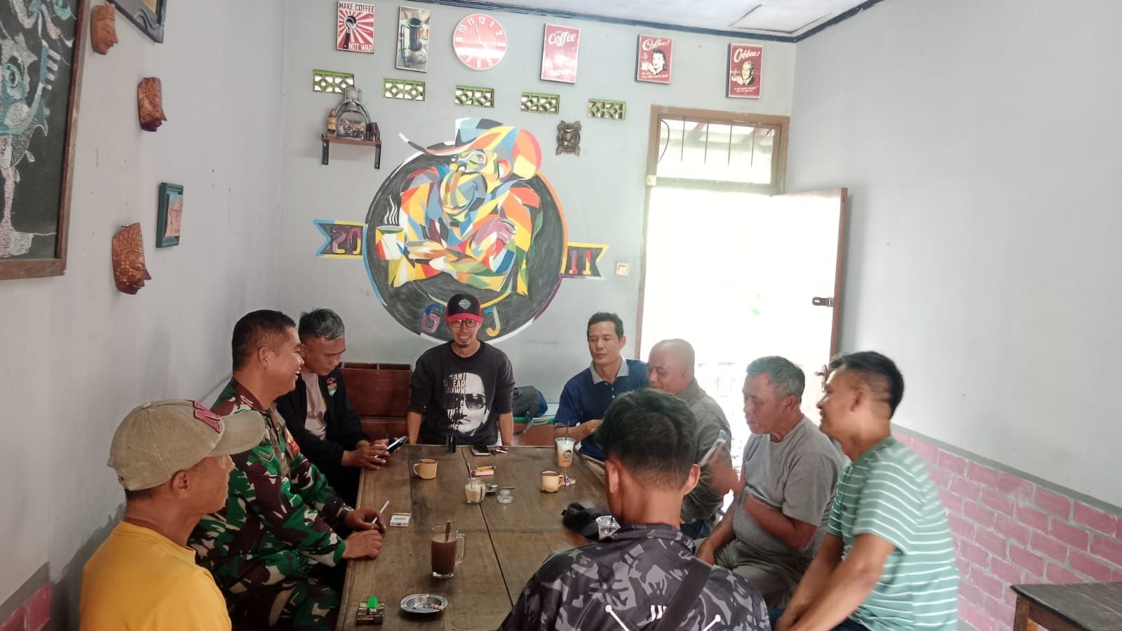 Babinsa Cicalengka Pererat Sinergi Kamtibmas Lewat Komsos