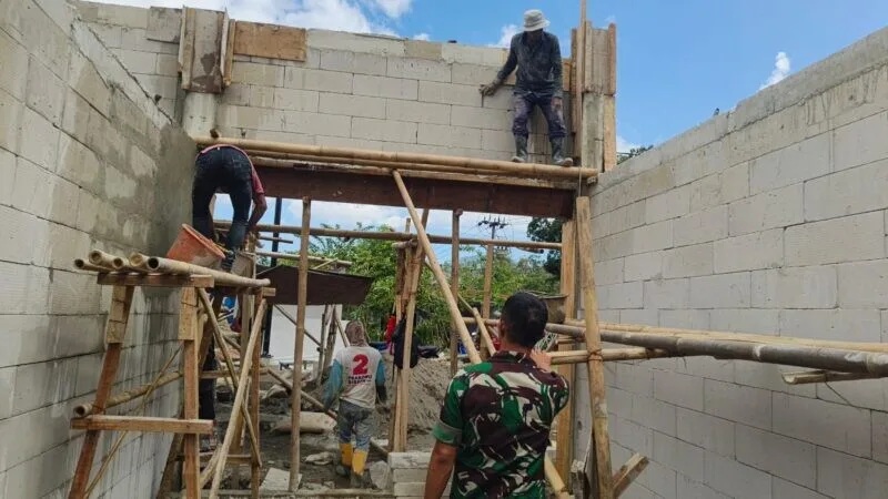 Babinsa Koramil 2202/Palabuhanratu Lakukan Pengecekan Pembangunan Koperasi Desa Tonjong