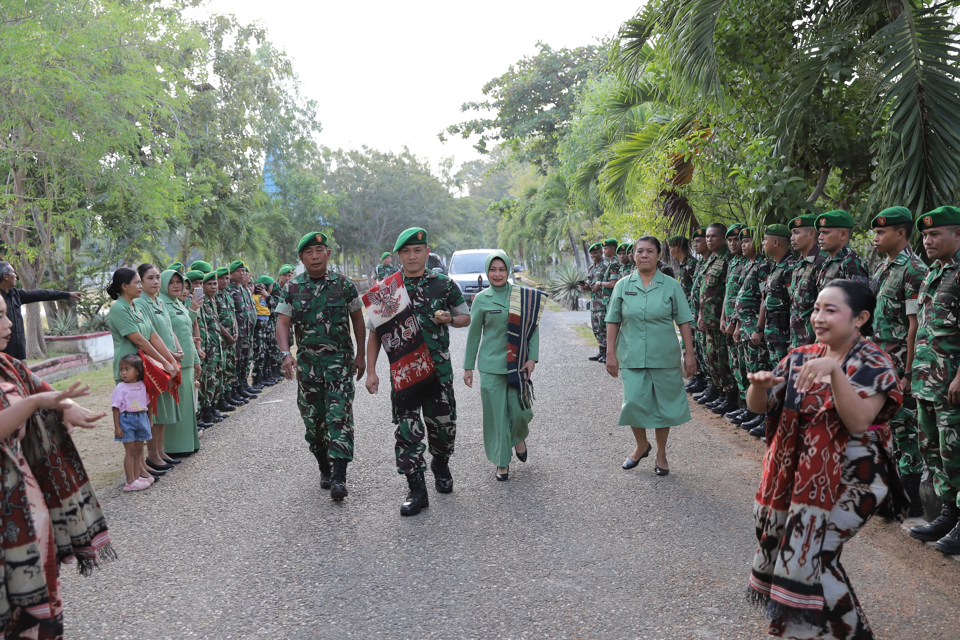 Dandim Baru Kodim 1601/Sumba Timur Disambut Tradisi Adat, Tegaskan Adaptif, Responsif, Modern dan Disiplin