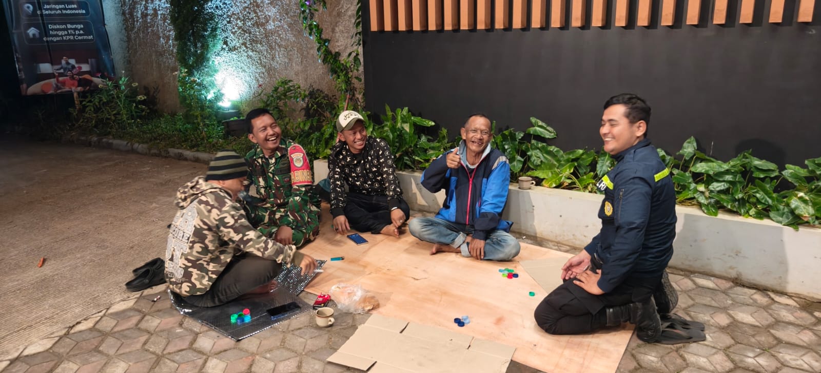 Babinsa Dayeuhluhur Gencarkan Patroli Malam, Ajak Warga Tingkatkan Kewaspadaan