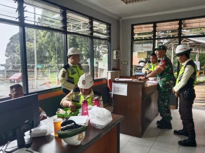 Babinsa Koramil 2205/Kalapanunggal Laksanakan Patroli Keamanan di PT Star Energy Gunung Salak