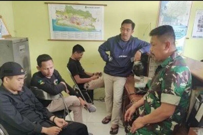 Babinsa Koramil 2211/Sagaranten Laksanakan Komsos Bersama Tokoh Pemuda Di Desa Puncak Manggis