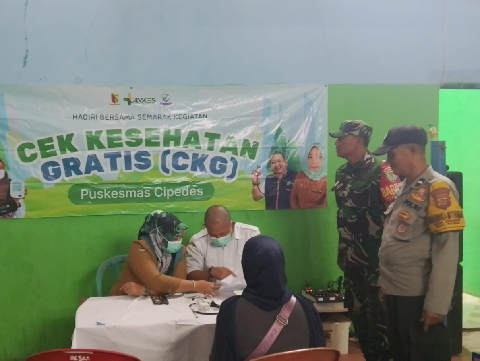 Babinsa Desa Drawati Pantau Kegiatan Cek Kesehatan Gratis Puskesmas Cipedes