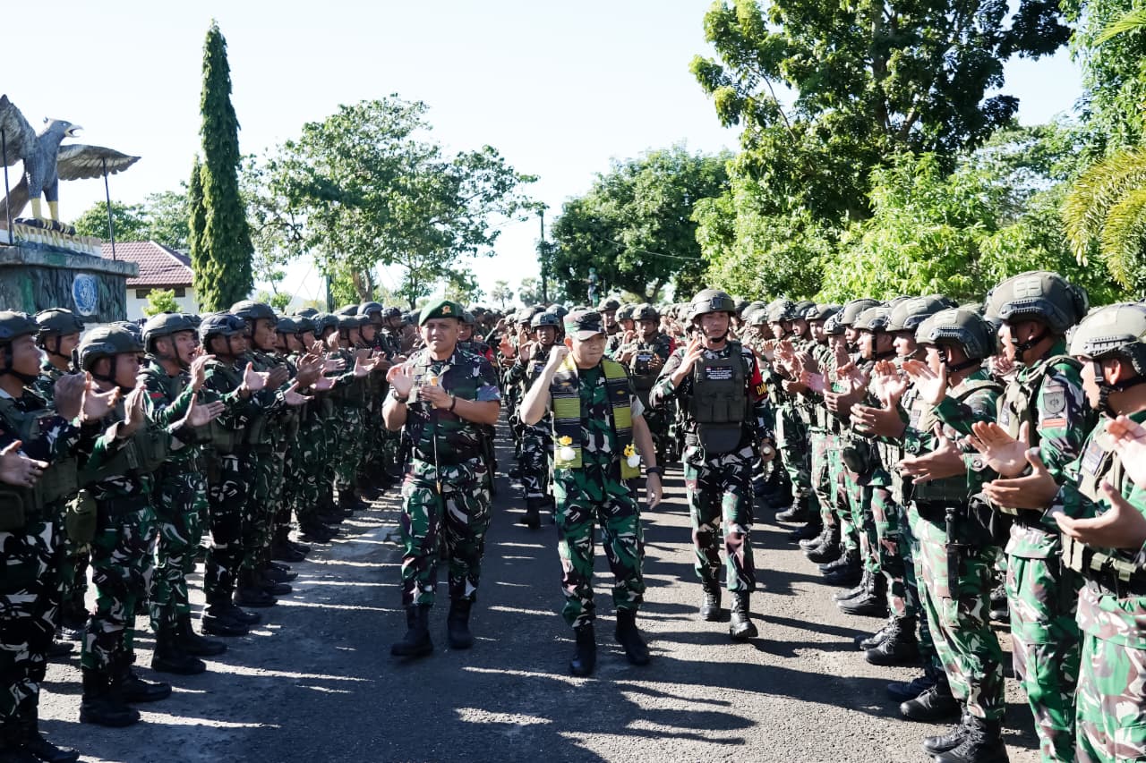 Kasdam XIV/Hsn Cek Kesiapan Satgas Yonif 726/TML, Prajurit Tamalatea Siap Jaga Kedaulatan NKRI di Papua