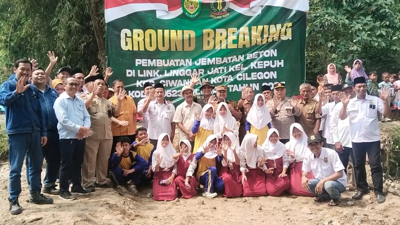 Kodim 0623/Cilegon Bangun Kembali Jembatan Penghubung Antar Desa di Ciwandan, Warga Sambut Antusias