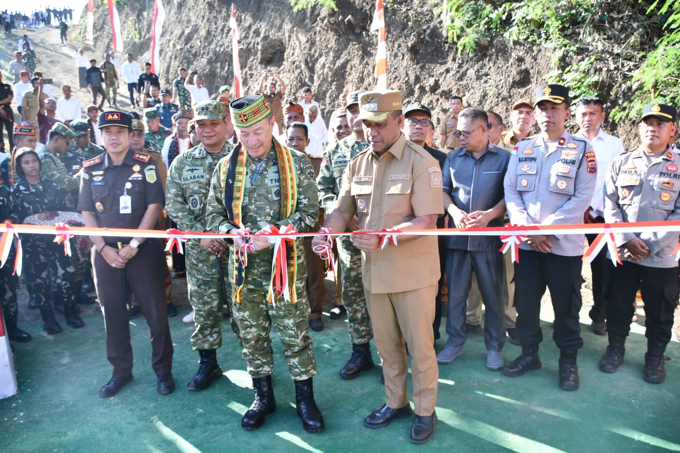 Pangdam IX/Udayana Resmikan Jembatan Garuda di Reok, Hadirkan Harapan Baru bagi Masyarakat Manggarai