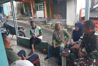 Babinsa Kelurahan Benteng Ajak Warga Tingkatkan Kebersihan Lingkungan Posyandu