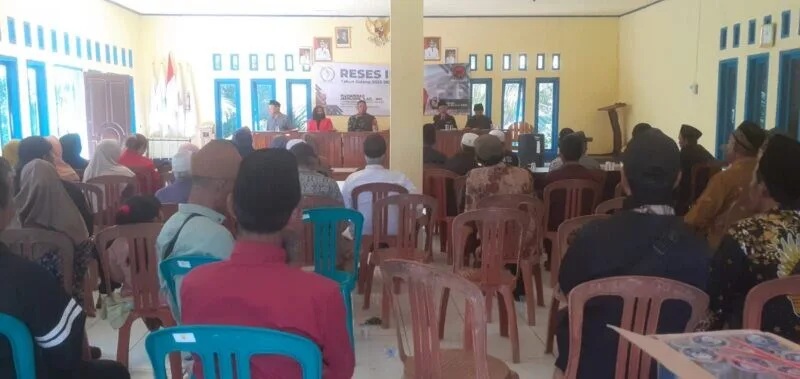 Babinsa Koramil 2215/Ciemas Hadiri Kegiatan Reses Anggota DPRD Provinsi di Desa Sidamulya