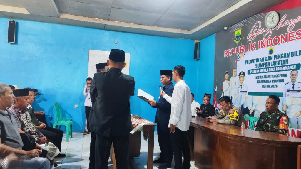 Kawal Keberlanjutan Pemerintahan Desa, Babinsa Pagermaneuh Hadiri Sertijab Kepala Desa